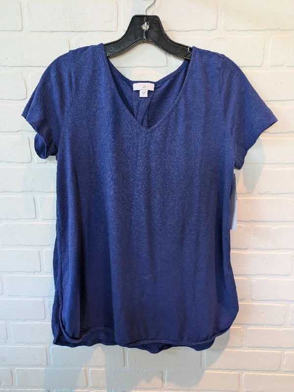 women's tops for those who want to add a touch of elegance and sophistication to their everyday wearBlue Top Short Sleeve Basic J. Jill, Size S