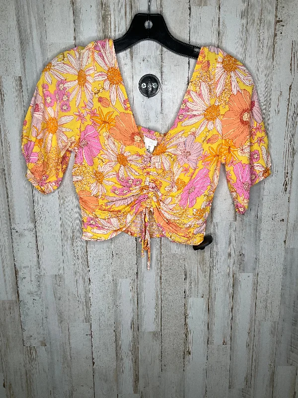 women's tops with floral printsFloral Print Top Short Sleeve H&m, Size S