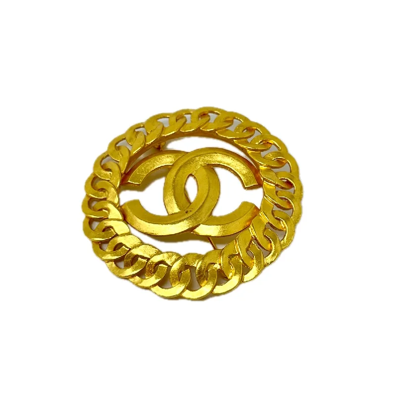 Minimalist DressChanel 1996 CC Chain Link Pin